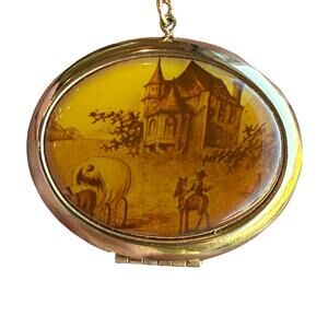 Vintage Western Prairie Scene Gold Tone Photo Locket Pendant Oval Shape